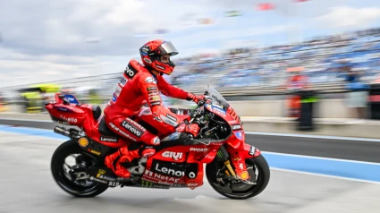 Marc Márquez sale de boxes en el circuito Balaton de Hungría