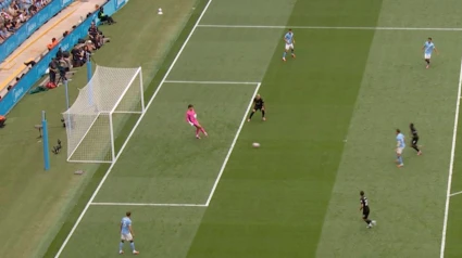 Trafford le dio un pase muy comprometido a Nico que acabó en gol para el Tottenham.