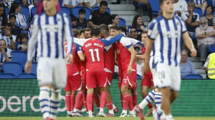 Los jugadores del Espanyol celebran el gol de Puado