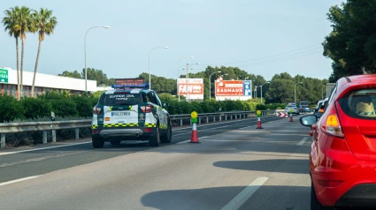 Coche de la Guardia Civil en un control de carretera en Palma de Mallorca