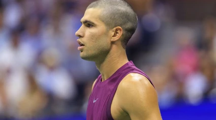 Alcaraz, en su debut en el US Open, con su nuevo peinado.