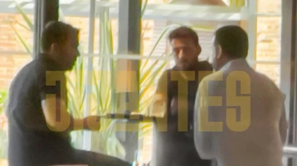 Pablo Ortells junto a Deco y Aduriz en la cumbre en Barcelona