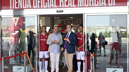 El Real Murcia inaugura su nueva tienda