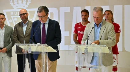 Firma del acuerdo con Aparcamurcia