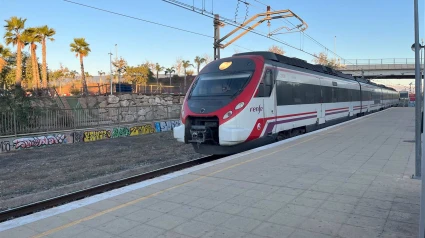 Tren de CercaníasAdif ha informado este viernes de que desde primera hora de la mañana se ha registrado una avería de la infraestructura a la altura de Benalmádena que obliga a circular en vía única en ese punto de la línea C-1 del tren de Cercanías Málaga. Al respecto, Adif está trabajando para resolver esta incidencia "lo antes posible".POLITICA ANDALUCÍA ESPAÑA EUROPA MÁLAGA
