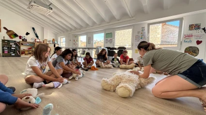 Martina en la ludoteca de Cuevas Labradas