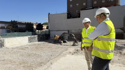 José Julián Gregorio, alcalde de Talavera de la Reina, visita las obras del nuevo Ahorramas