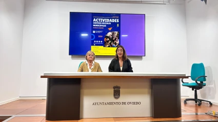 Covadonga Díaz, concejala de Centros Sociales, y Rosario Suárez, concejala delegada del área