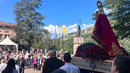 La Virgen de Covadonga a su salida de la Basílica tras la misa del año pasado