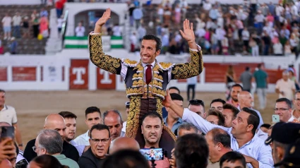 David de Miranda, en su salida a hombros este sábado en Linares