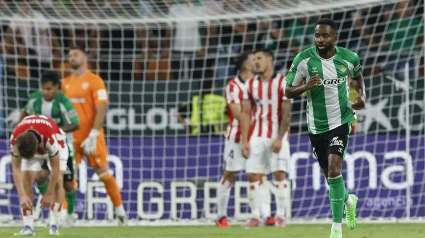 Bakambu celebra el gol anotado al Athletic