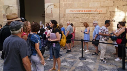 Miles de turistas en el centro de Málaga