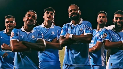 Bebé junto a sus compañeros celebran el golazo