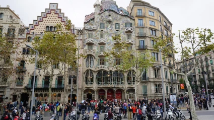 Turistas esperando a entrar a la Casa Batlló