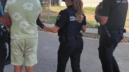 01/09/2025 Detenido por malos tratos en Manacor.Los juzgados han decretado prisión provisional para un hombre, de nacionalidad española, que fue detenido por la Policía Nacional en Manacor después de haber encerrado y encadenado a su pareja, a la que sometió a agresiones y vejaciones, para obligarla a firmar la entrega de un inmueble y un vehículo.SOCIEDAD ESPAÑA EUROPA ISLAS BALEARES AUTONOMÍASPOLICÍA NACIONAL