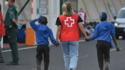 La bajada de menores migrantes en Canarias abre un doble frente: cierre ...