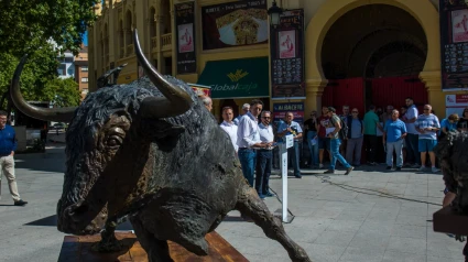 Inauguración de la escultura de Puente Jerez en la plaza de Albacete
