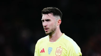 Aymeric Laporte durante un partido con España