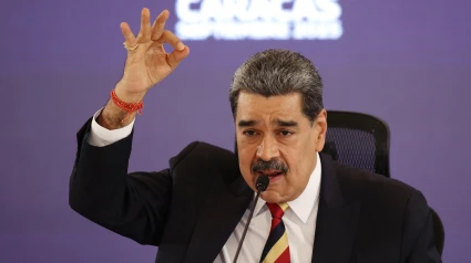 AME5296. CARACAS (VENEZUELA), 01/09/2025.- El presidente de Venezuela, Nicolás Maduro, habla en una rueda de prensa este lunes, en Caracas (Venezuela). Maduro advirtió a su homólogo de Estados Unidos, Donald Trump, que el secretario de Estado de su país, Marco Rubio, quiere "manchar sus manos" con "sangre venezolana", al acusar al jefe de la diplomacia estadounidense de buscar un cambio político en la nación caribeña con una "amenaza militar". EFE/ Ronald Peña
