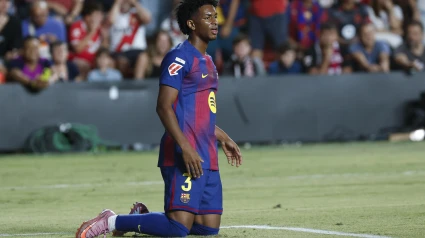 Alejandro Balde se lamenta durante el partido ante el Rayo del pasado fin de semana.
