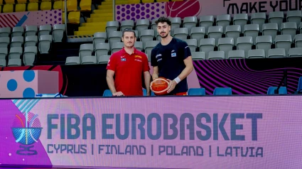 Jordan Sospedra y Josep Puerto posan juntos después de un entrenamiento en el Eurobasket