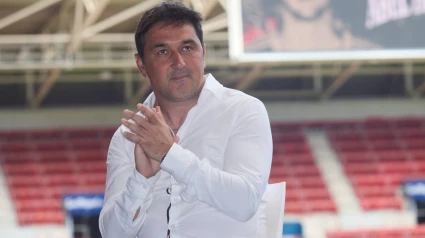 Braulio Vázquez, Director Deportivo de Osasuna, en El Sadar durante una presentación de un jugador