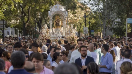 Bajada de la Virgen de la Cinta hacia la catedral