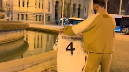 Sergio Ramos le regala su camiseta a un madridista