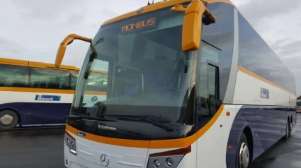 Foto de archivo de varios autocares de la empresa de transporte
