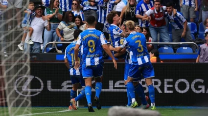 Los jugadores del Dépor celebran el gol de Barcía