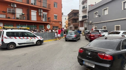La doble fila, protagonista en el primer día de clase a las puertas de varios colegios de la Marina Alta