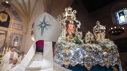 El obispo de Córdoba ante la Virgen de la Fuensanta