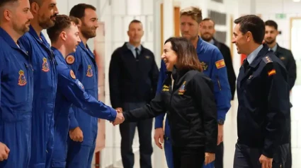 Robles visitará este jueves la AGA a pocos días de la incorporación de la Princesa LeonorLa ministra de Defensa, Margarita Robles, visitará este jueves la Academia General del Aire y del Espacio (AGA), en San Javier (Murcia), para conocer "de primera mano" las cuestiones relacionadas con la incorporación de los cadetes, según informaron fuentes de la Delegación del Gobierno en la Región.Leer más: https://www.europapress.es/murcia/noticia-robles-visitara-jueves-aga-pocos-dias-incorporacion-princesa-leonor-20250820110415.html(c) 2025 Europa Press. Está expresamente prohibida la redistribución y la redifusión de este contenido sin su previo y expreso consentimiento.