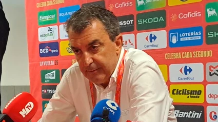 Javier Guillén, director de La Vuelta, habla ante los medios