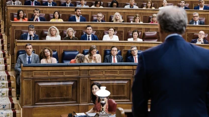 El presidente del Gobierno, Pedro Sánchez; la vicepresidenta primera y ministra de Hacienda, María Jesús Montero y la vicepresidenta segunda y ministra de Trabajo, Yolanda Díaz, durante un pleno en el Congreso de los Diputados, a 10 de septiembre de 2025, en Madrid (España). El Pleno del Congreso debate y vota  las enmiendas de totalidad que PP, Vox y Junts han presentado para devolver al Gobierno el proyecto de reducción de la jornada laboral a 37,5 horas, formaciones que suman una mayoría absoluta más que suficiente para tumbar la norma.