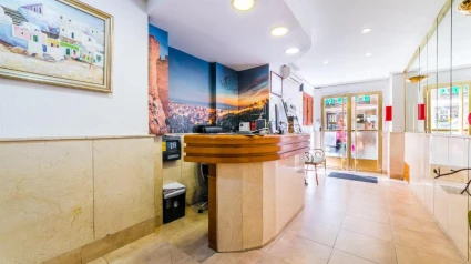 Ingresa en la UCI "muy grave" el herido por quemaduras en el incendio en un hotel de Almería