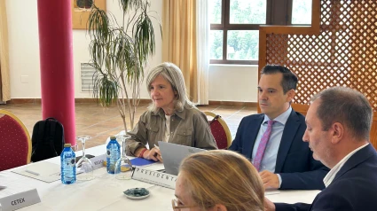 La Consejera de Turismo visita Hervás para reunirse con empresarios del turismo