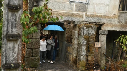 La conselleira visita el núcleo de Vilariño que sufrió las consecuencias del incendio