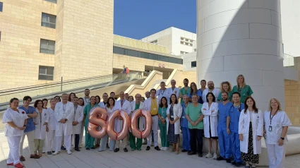 Personal del Hospital Universitario Reina Sofía de Córdoba celebra el hito histórico