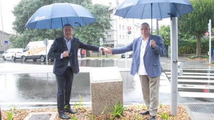 El presidente de la Diputación, Valentín González Formoso, y el alcalde de Oleiros, Ángel García Seoane