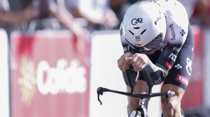 El ciclista portugués Joao Almeida, del UAE, llega a meta en la crono de Valladolid de este jueves.