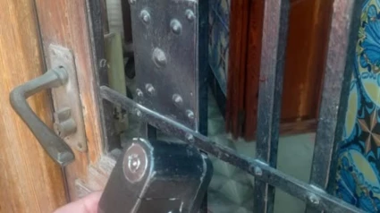 La imagen de la puerta que sirve como ejemplo para este modus operandi de okupas