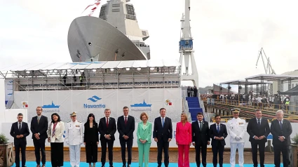 Las autoridades antes de la botadura