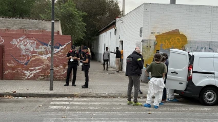 Intervención policial en el antiguo instituto B9 de Badalona, ahora ocupado de forma ilegal