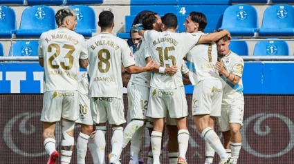 Los jugadores del Deportivo celebran uno de los cinco goles contra el Mirandés