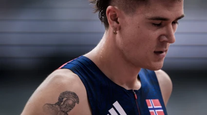 Jakob Ingebrigtsen se lamenta tras haber quedado eliminado en las series del 1.500 metros.
