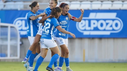 Las jugadoras del Alhama celebran el gol de Mariana