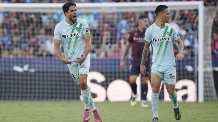 Fornals celebra el empate del Betis contra el Levante