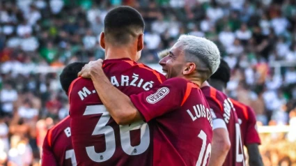 Los jugadores de la Cultural y Deportiva Leonesa celebran un gol contra el Racing