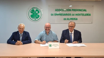 Los doctores José Ramón Vicente Rull, José Javier García del Águila y D. Pedro Sánchez-Fortun